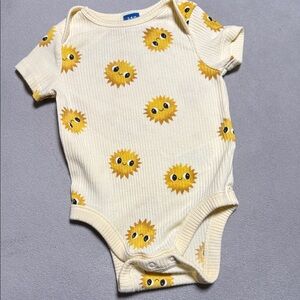 Old Navy Yellow Sunburst Kids Bodysuit ☀️🌞⛅️